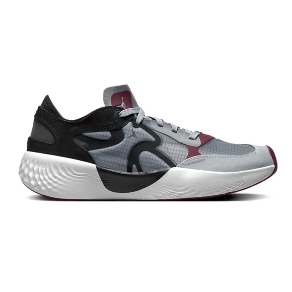 Jordan Delta 3 Low
Black/White/Cherrywood
Red/Wolf Grey
Men's Shoes
DN2647-001 - Picture 3 of 16